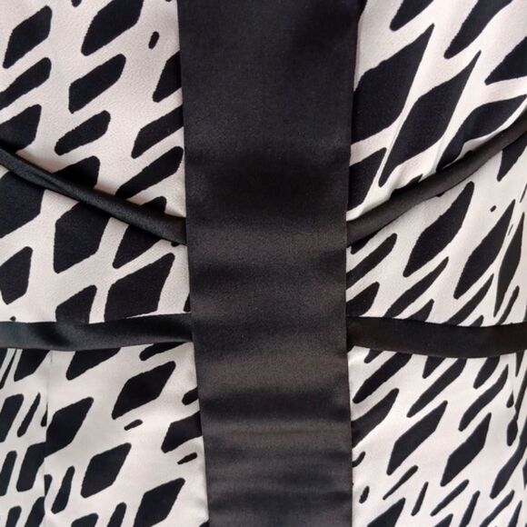 Sangria Black and White Patterned Dress - Picture 4 of 11